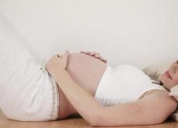 Первые шевеления при беременности: сроки, ощущения, норма