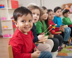 What benefits are there for enrolling in kindergarten?
